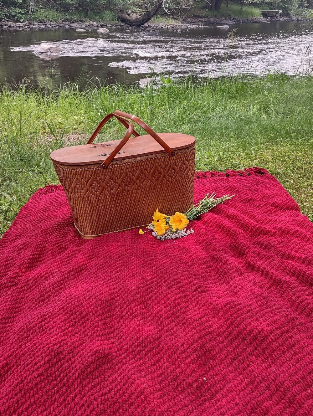 Vintage Redmon Picnic Basket -U.S.A